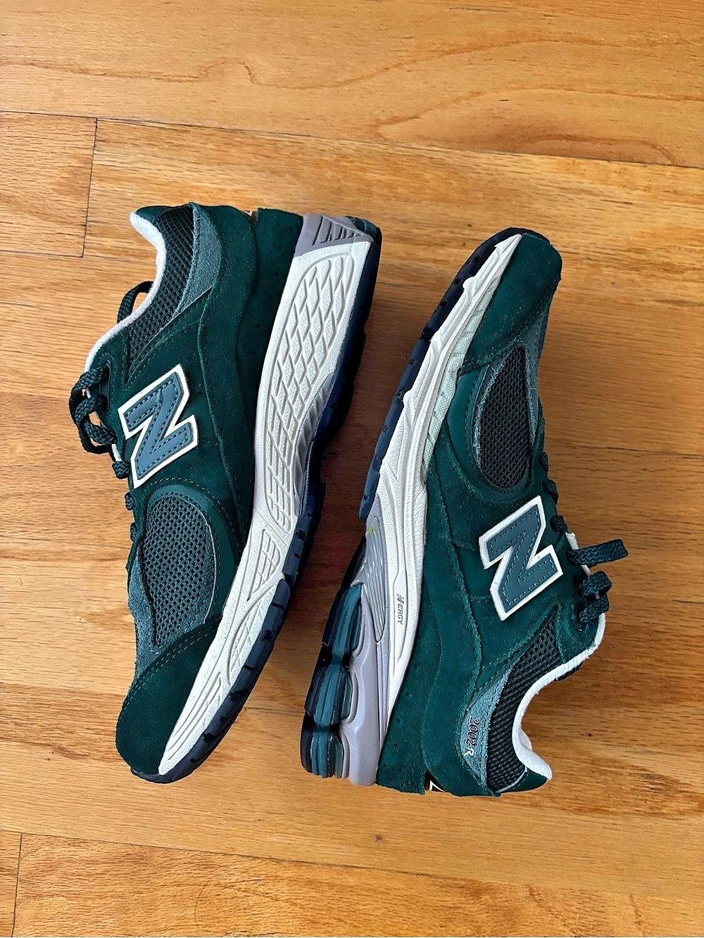 New Balance Green 2002R Sneakers